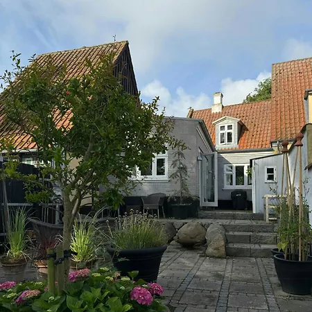 Town House With Sea View In Historic *