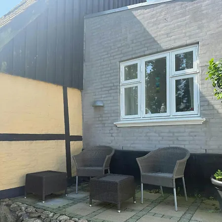 Town House With Sea View In Historic