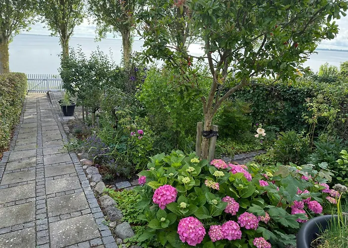 Town House With Sea View In Historic