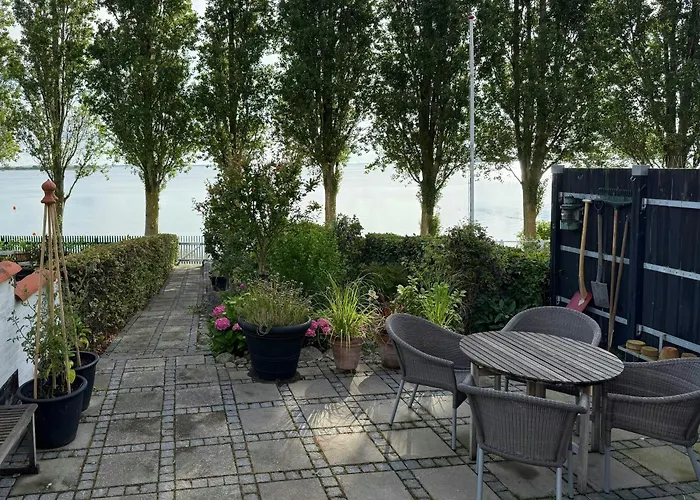 Town House With Sea View In Historic